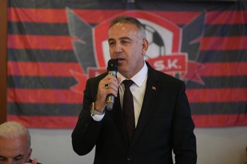 Kısa sürede büyük bir başarıya imza atarak Ümraniye’mize şampiyonluk kupasını getiren semtimizin takımını tebrik ediyorum.