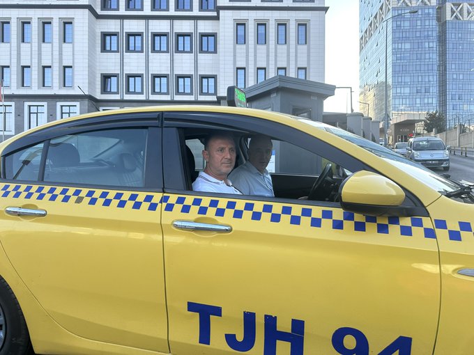 Tüm taksici kardeşlerimizin Taksiciler Günü’nü tebrik ediyoruz.