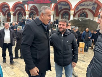 medine camininde cuma namazında cematimizleyiz