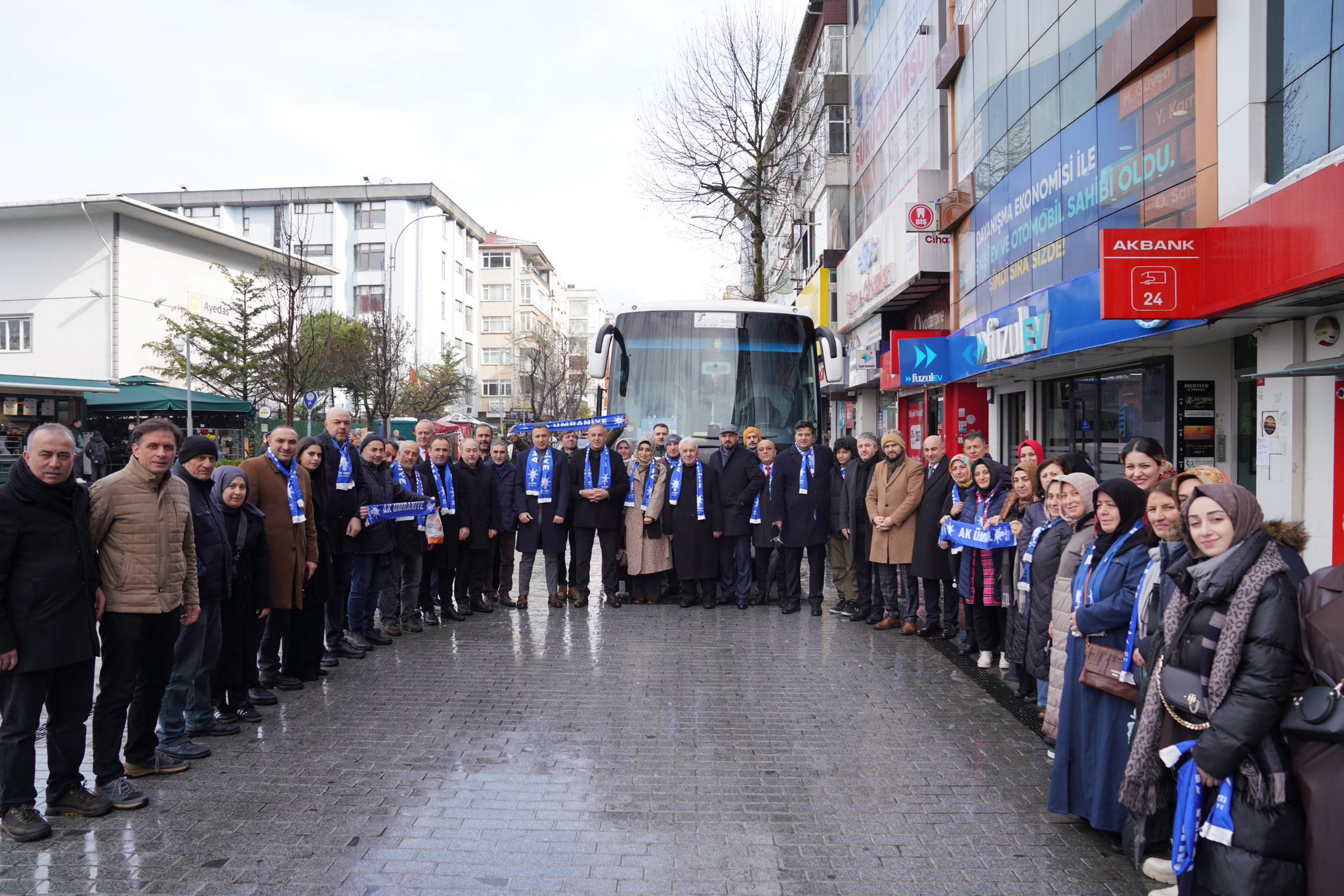 AK Parti İstanbul 8. Olağan İl Kongresine  gitmek üzere Ümraniye Teşkilatımızla  yola çıktık.
