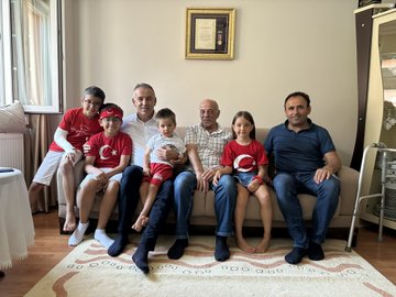 15 Temmuz gazilerimiz Ufuk Aşkın'ı ve Recep Erkovan'ı teşkilat mensuplarımızla beraber hanelerinde ziyaret ettik.