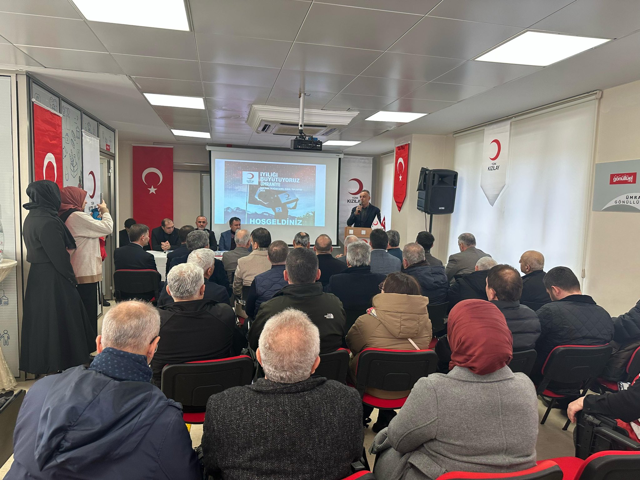 İlçe Başkan Yardımcılarımız ve İlçe Yönetim Kurulu Üyelerimiz ile birlikte Ümraniye Kızılay şubemizin Genel Kuruluna katıldık.