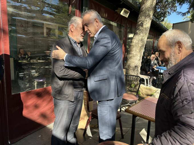 İlçe Başkanımız Salim Çetinkaya, Meyveli Bahçe Camii'nde Komşularla Sıcak Sohbet