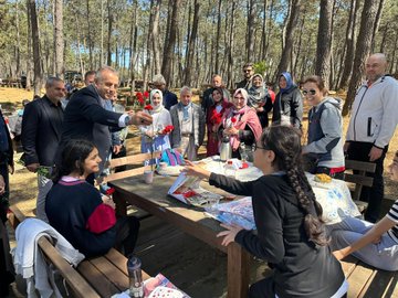 Fedakârlığın, şefkatin ve sevginin en güzel adı annelerimiz…