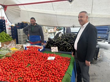 “İlçe Başkanımız Salim Çetinkaya İnkılap Pazarı’nda Esnaflarımızla Buluştu”