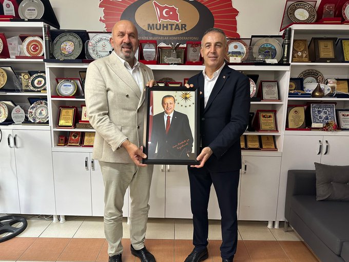 Necip Fazıl Mahalle Muhtarımız Kadir Delibalta’ya Cumhurbaşkanımızın İmzalı Resmini Teslim Ettik!